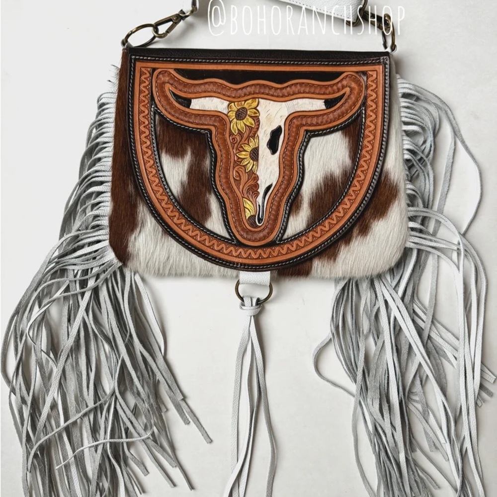 Boho Ranch - Hand tooled leather cowhide Longhorn Crossbody Bag with Fringe - Picture 9 of 11